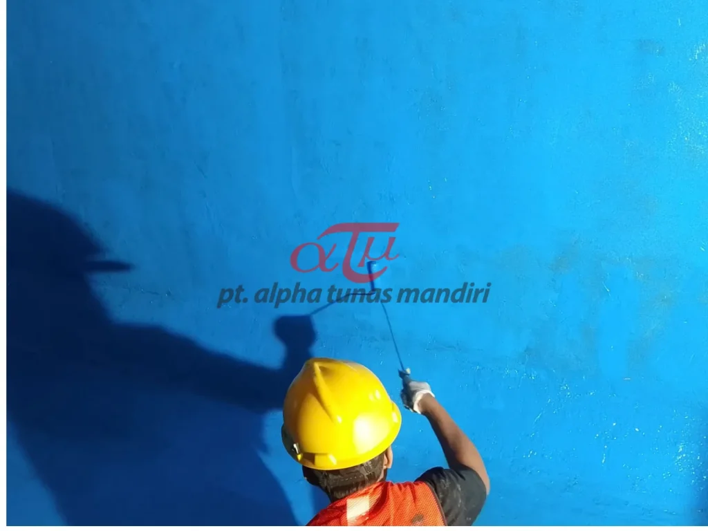 Pengaplikasian protective coating biru pada dinding GWT